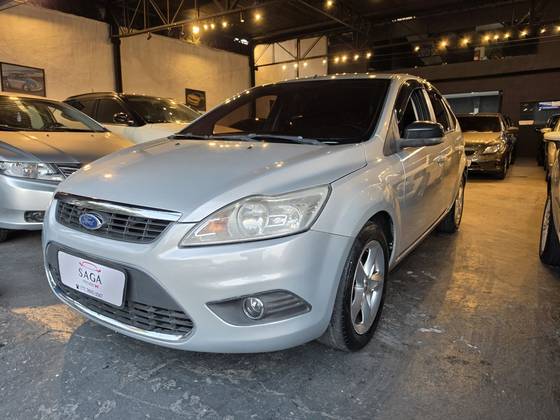 FORD FOCUS 1.6 GLX 8V FLEX 4P MANUAL FORD FOCUS 1.6 GLX 8V FLEX 4P MANUAL